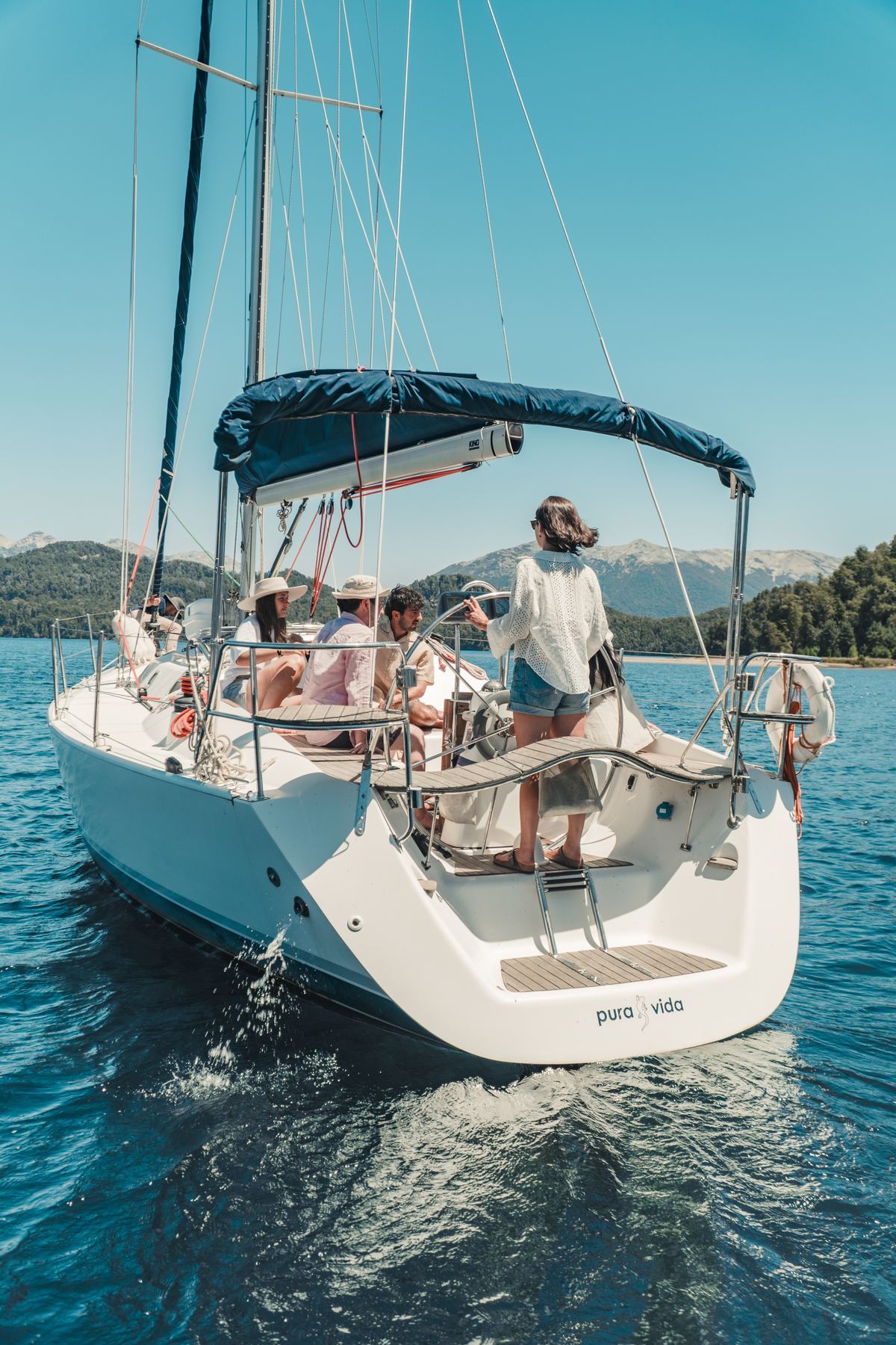 Excursión náutica con experiencia gastronómica a bordo en el Lago Nahuel Huapi, Villa La Angostura
