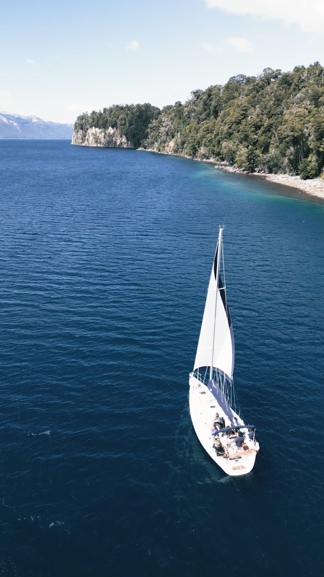 Navegación a vela en el Lago Nahuel Huapi, Villa La Angostura — Pure Sail